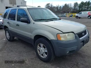 2004 Ford Escape XLT with VIN 1FMYU93184KB61332, listed as a IAAI auction lot 42024633 with 252,972 mi miles. Bid and sale history available at carsss.com. Image 1.