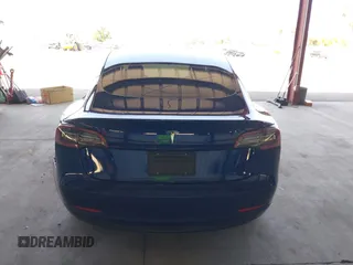 2019 Tesla Model 3 Mid Range z VIN 5YJ3E1EA3KF314882, wystawiony jako IAAI lot #42009874 z przebiegiem 160 381 mil mil oraz . Historia ofert i sprzedaży dostępna na DreamBid. Obrazek 16.