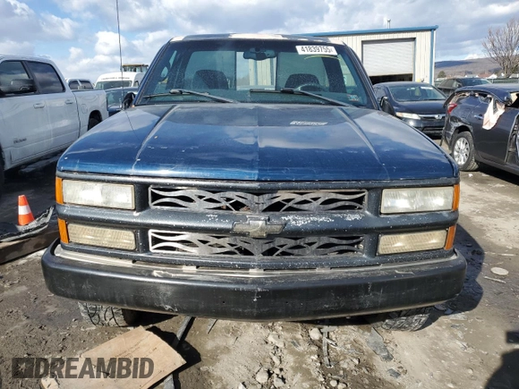 1998 Chevrolet Silverado 1500 with VIN 1GCEK14R3WZ215181, listed as a Copart auction lot 41839755 with 151,190 mi miles and Salvage Title. Bid and sale history available at DreamBid. Image 5.