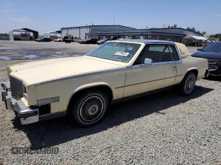1985 Cadillac Eldorado z VIN 1G6EL5782FE675028, wystawiony jako Copart lot #57709655 z przebiegiem 63 347 mil mil oraz Tytuł czysty. Historia ofert i sprzedaży dostępna na DreamBid. Obrazek 1.