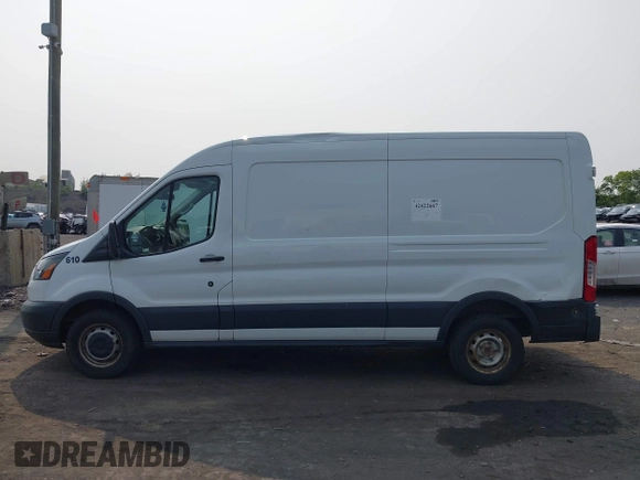 2018 Ford Transit z VIN 1FTYR2CM5JKA24044, wystawiony jako IAAI lot #42422667 z przebiegiem 279 853 mil mil oraz . Historia ofert i sprzedaży dostępna na DreamBid. Obrazek 14.