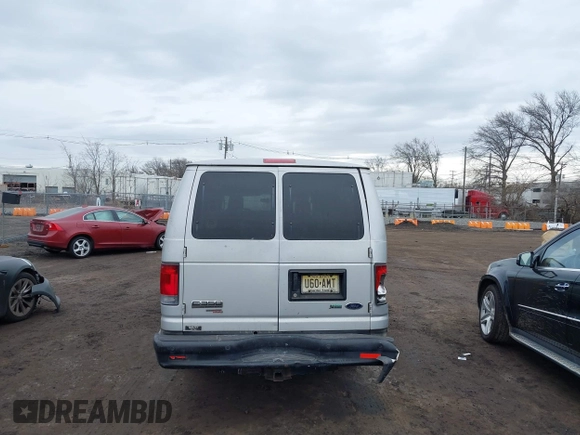 2011 Ford Econoline Passenger XL z VIN 1FBSS3BL4BDA30565, wystawiony jako IAAI lot #41718643 z przebiegiem 230 184 mil mil oraz . Historia ofert i sprzedaży dostępna na DreamBid. Obrazek 15.
