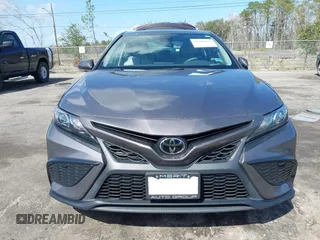 2023 Toyota Camry SE z VIN 4T1G11BK8PU080789, wystawiony jako IAAI lot #41706858 z przebiegiem 48 052 mil mil oraz . Historia ofert i sprzedaży dostępna na DreamBid. Obrazek 12.