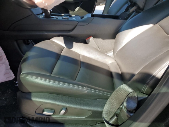 2022 Cadillac XT5 FWD Luxury with VIN 1GYKNAR45NZ118872, listed as a Copart auction lot 79676544 with 31,467 mi miles and Salvage title. Bid and sale history available at DreamBid. Image 7.