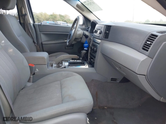 2007 Jeep Grand Cherokee Laredo with VIN 1J8GS48K17C507013, listed as a IAAI auction lot 41702347 with 178,119 mi miles. Bid and sale history available at carsss.com. Image 5.