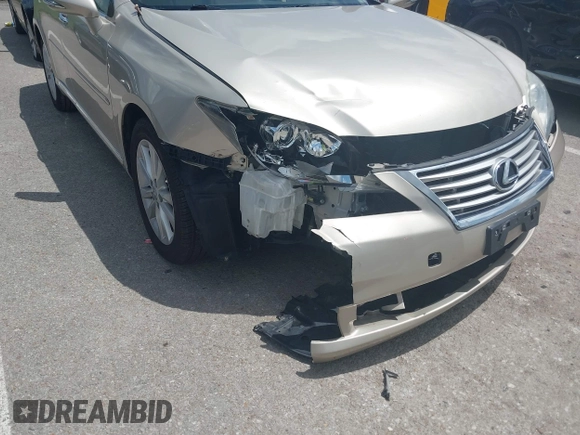 2012 Lexus ES 330 z VIN JTHBK1EG0C2490879, wystawiony jako IAAI lot #42296690 z przebiegiem 104 658 mil mil oraz . Historia ofert i sprzedaży dostępna na DreamBid. Obrazek 6.