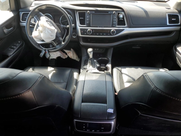 2018 Toyota Highlander SE z VIN 5TDJZRFH0JS529815, wystawiony jako Copart lot #52174645 z przebiegiem 61 338 mil mil oraz Szkoda całkowita • Salvage title. Historia ofert i sprzedaży dostępna na DreamBid. Obrazek 8.