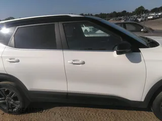 2023 Kia Seltos S z VIN KNDEU2AA7P7398791, wystawiony jako IAAI lot #42162988 z przebiegiem 66 065 mil mil oraz . Historia ofert i sprzedaży dostępna na DreamBid. Obrazek 13.