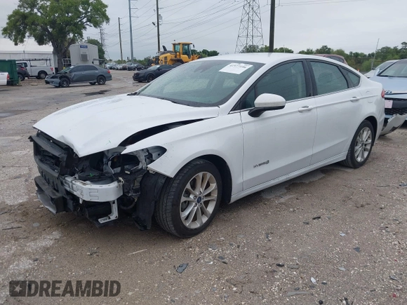 2019 Ford Fusion SE with VIN 3FA6P0LU4KR204801, listed as a IAAI auction lot 41977106 with 101,675 mi miles. Bid and sale history available at carsss.com. Image 2.