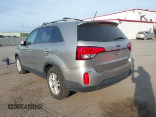 2014 Kia Sorento LX with VIN 5XYKTDA67EG489525, listed as a IAAI auction lot 42121940 with 180,281 mi miles. Bid and sale history available at carsss.com. Image 3.