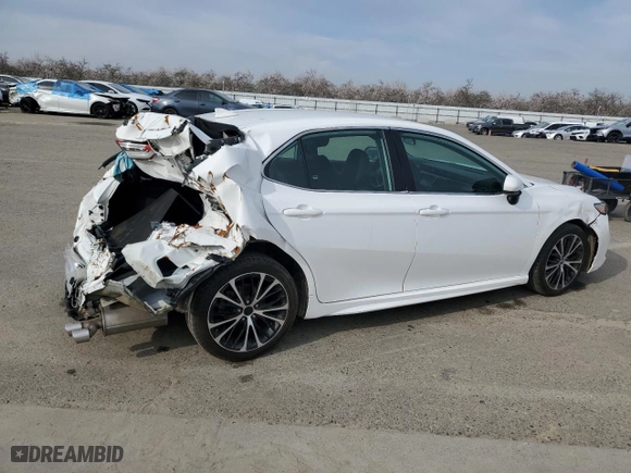 2020 Toyota Camry SE with VIN 4T1G11AK3LU942831, listed as a Copart auction lot 45449445 with 74,218 mi miles and Salvage Title. Bid and sale history available at carsss.com. Image 3.