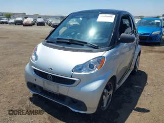 2013 Smart fortwo Pure with VIN WMEEJ3BA8DK619600, listed as a IAAI auction lot 42660006 with Not provided miles and . Bid and sale history available at DreamBid. Image 6.