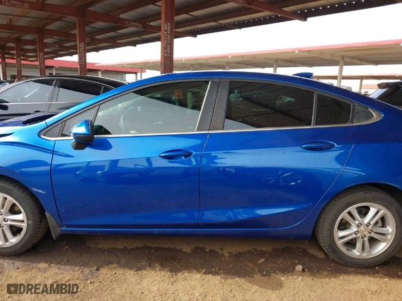 2018 Chevrolet Cruze LT with VIN 1G1BE5SM8J7196407, listed as a IAAI auction lot 41702288 with 72,216 mi miles. Bid and sale history available at carsss.com. Image 15.