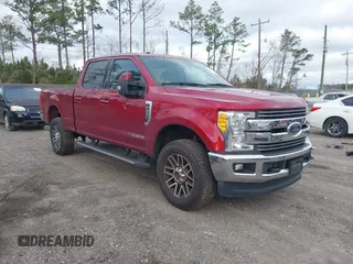 2017 Ford F-250 Lariat z VIN 1FT7W2BT1HED82697, wystawiony jako IAAI lot #41407493 z przebiegiem 150 697 mil mil oraz . Historia ofert i sprzedaży dostępna na DreamBid. Obrazek 1.
