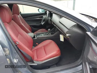 2023 Mazda 3 S Preferred z VIN JM1BPALM9P1623663, wystawiony jako IAAI lot #42341379 z przebiegiem 31 848 mil mil oraz . Historia ofert i sprzedaży dostępna na DreamBid. Obrazek 5.