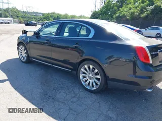 2009 Lincoln MKS z VIN 1LNHM94R99G626277, wystawiony jako IAAI lot #42300926 z przebiegiem Nie podano mil oraz . Historia ofert i sprzedaży dostępna na DreamBid. Obrazek 3.