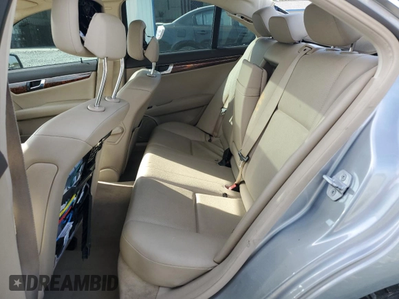 2011 Mercedes-Benz C 300 Sport z VIN WDDGF8BB3BR164454, wystawiony jako Copart lot #53807685 z przebiegiem 194 025 mil mil oraz Szkoda całkowita • Salvage title. Historia ofert i sprzedaży dostępna na DreamBid. Obrazek 10.