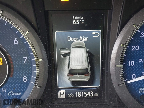 2015 Toyota Sienna XLE with VIN 5TDYK3DC0FS565597, listed as a IAAI auction lot 42062160 with 181,543 mi miles. Bid and sale history available at carsss.com. Image 16.