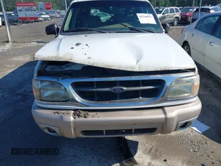 1999 Ford Explorer XLT z VIN 1FMZU32E7XZA61692, wystawiony jako IAAI lot #42240453 z przebiegiem 249 602 mil mil oraz . Historia ofert i sprzedaży dostępna na DreamBid. Obrazek 6.