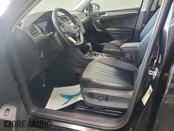 2024 Volkswagen Tiguan SE with VIN 3VV3B7AX8RM076346, listed as a IAAI auction lot 42734323 with 29,573 mi miles and . Bid and sale history available at DreamBid. Image 18.
