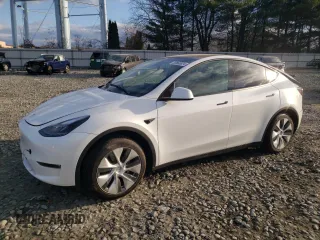 2023 Tesla Model Y Long Range z VIN 7SAYGAEE7PF749059, wystawiony jako Copart lot #82666824 z przebiegiem 28 693 mil mil oraz Szkoda całkowita • Salvage title. Historia ofert i sprzedaży dostępna na DreamBid. Obrazek 1.