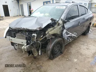 2019 Nissan Versa SV z VIN 3N1CN7AP2KL820026, wystawiony jako Copart lot #54709735 z przebiegiem Nie podano mil oraz Szkoda całkowita • Salvage title. Historia ofert i sprzedaży dostępna na DreamBid. Obrazek 1.