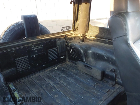 2004 Jeep Wrangler SE with VIN 1J4FA29184P762210, listed as a IAAI auction lot 40983051 with 107,525 mi miles and . Bid and sale history available at DreamBid. Image 8.