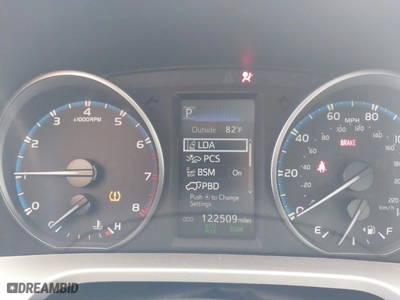 2018 Toyota RAV4 XLE with VIN JTMWFREV4JJ168138, listed as a IAAI auction lot 41845337 with 122,509 mi miles. Bid and sale history available at carsss.com. Image 7.