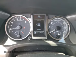 2023 Toyota Tacoma SR5 z VIN 3TMAZ5CN3PM219718, wystawiony jako Copart lot #55253845 z przebiegiem 18 879 mil mil oraz Szkody całkowita. Historia ofert i sprzedaży dostępna na DreamBid. Obrazek 9.