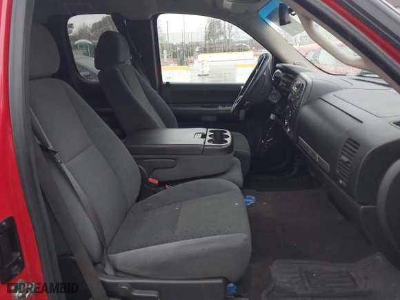 2008 Chevrolet Silverado 1500 LT w/1LT with VIN 1GCEC19018Z330212, listed as a IAAI auction lot 41559488 with 296,792 mi miles. Bid and sale history available at carsss.com. Image 5.