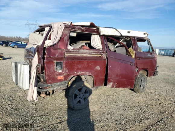 1990 Volkswagen Vanagon with VIN WV2TB0253LH043934, listed as a Copart auction lot 41782755 with 330,896 mi miles and Salvage Title. Bid and sale history available at carsss.com. Image 3.