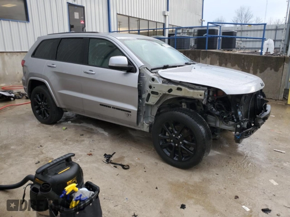 2018 Jeep Grand Cherokee Altitude with VIN 1C4RJEAG1JC197144, listed as a Copart auction lot 85280904 with 115,851 mi miles and Salvage Title. Bid and sale history available at carsss.com. Image 4.