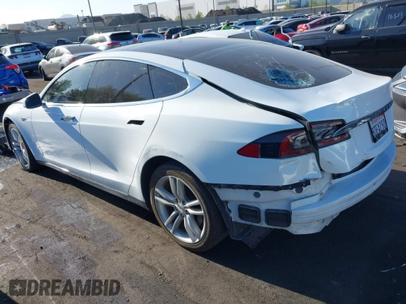 2013 Tesla Model S z VIN 5YJSA1CG0DFP22533, wystawiony jako IAAI lot #42519702 z przebiegiem 168 313 mil mil oraz . Historia ofert i sprzedaży dostępna na DreamBid. Obrazek 3.