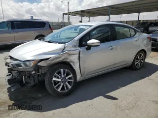 2021 Nissan Versa SV z VIN 3N1CN8EV1ML888089, wystawiony jako Copart lot #52027585 z przebiegiem 65 944 mil mil oraz Szkoda całkowita • Salvage title. Historia ofert i sprzedaży dostępna na DreamBid. Obrazek 1.