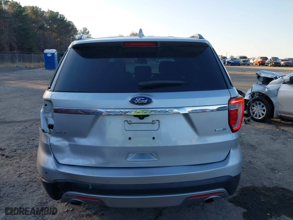 2017 Ford Explorer XLT with VIN 1FM5K8DH3HGB03300, listed as a IAAI auction lot 40978498 with 94,665 mi miles. Bid and sale history available at carsss.com. Image 17.