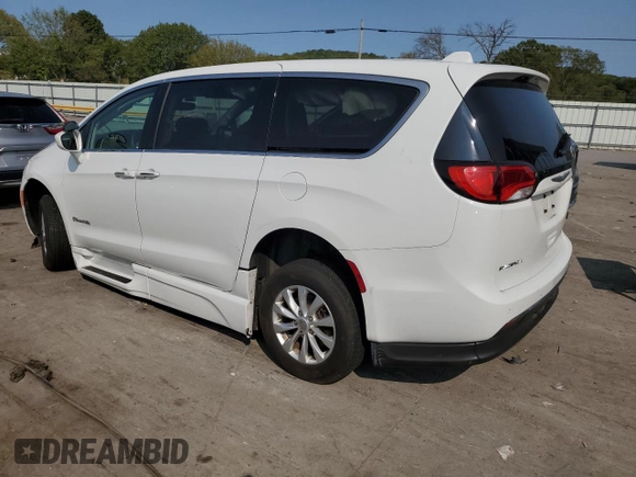 2018 Chrysler Pacifica Touring Plus z VIN 2C4RC1FG3JR100514, wystawiony jako Copart lot #71270634 z przebiegiem 62 517 mil mil oraz Szkoda całkowita • Salvage title. Historia ofert i sprzedaży dostępna na DreamBid. Obrazek 2.