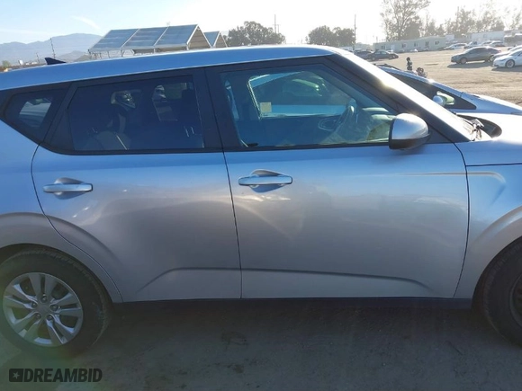 2021 Kia Soul LX with VIN KNDJ23AU8M7780425, listed as a IAAI auction lot 41627237 with 90,798 mi miles. Bid and sale history available at carsss.com. Image 13.