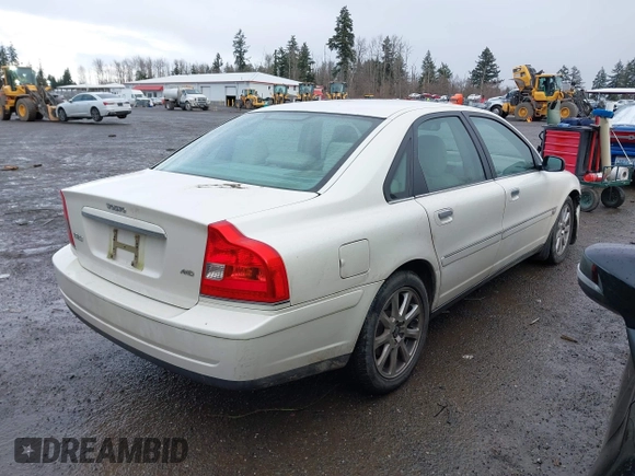 2005 Volvo S80 with VIN YV1TH592651401992, listed as a IAAI auction lot 41488954 with 83,461 mi miles. Bid and sale history available at carsss.com. Image 4.