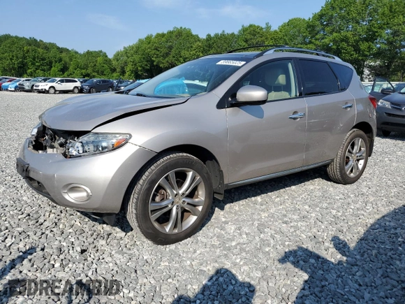 2010 Nissan Murano SL z VIN JN8AZ1MW2AW125891, wystawiony jako Copart lot #59665025 z przebiegiem 82 680 mil mil oraz Czysty tytuł • Clean title. Historia ofert i sprzedaży dostępna na DreamBid. Obrazek 1.