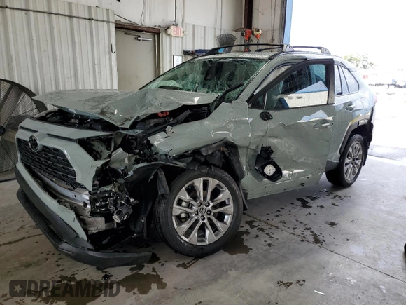 2022 Toyota RAV4 XLE Premium с VIN 2T3A1RFV6NW301836, выставлен на аукционе Copart как лот 58658235 с пробегом 41 495 миль миль и Списание • Salvage title. История ставок и продаж доступна на DreamBid. Изображение 1.