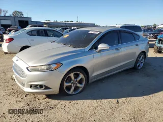 2015 Ford Fusion SE z VIN 3FA6P0H9XFR230927, wystawiony jako Copart lot #51526245 z przebiegiem 151 506 mil mil oraz Szkody całkowita. Historia ofert i sprzedaży dostępna na DreamBid. Obrazek 1.