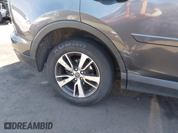 2018 Toyota RAV4 XLE z VIN JTMWFREV4JJ168138, wystawiony jako IAAI lot #41845337 z przebiegiem 122 509 mil mil oraz . Historia ofert i sprzedaży dostępna na DreamBid. Obrazek 6.