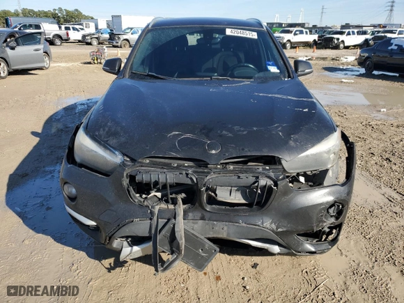 2018 BMW X1 sDrive28i with VIN WBXHU7C38J5L05372, listed as a Copart auction lot 42048515 with 93,403 mi miles and Salvage Title. Bid and sale history available at carsss.com. Image 5.