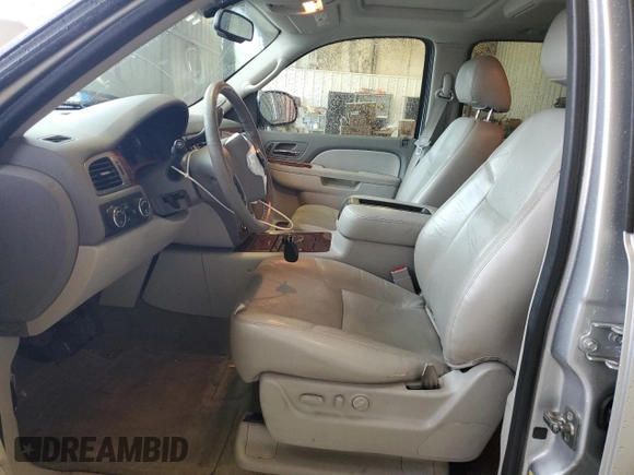 2012 Chevrolet Tahoe LTZ с VIN 1GNSKCE04CR272829, выставлен на аукционе Copart как лот 59959525 с пробегом 164 690 миль миль и Списание • Salvage title. История ставок и продаж доступна на DreamBid. Изображение 7.