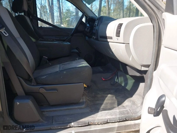 2008 Chevrolet Silverado 1500 Work Truck with VIN 1GCEC19X78Z163206, listed as a IAAI auction lot 41654310 with 224,879 mi miles. Bid and sale history available at carsss.com. Image 5.