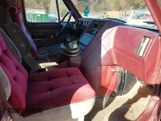 1986 Chevrolet Chevy Van z VIN 1GCEG25N9G7163670, wystawiony jako IAAI lot #41654650 z przebiegiem Nie podano mil oraz . Historia ofert i sprzedaży dostępna na DreamBid. Obrazek 5.