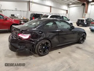 2018 BMW M2 z VIN WBS1J5C51J7B70216, wystawiony jako Copart lot #54983755 z przebiegiem 80 398 mil mil oraz Tytuł czysty. Historia ofert i sprzedaży dostępna na DreamBid. Obrazek 3.