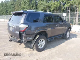 2018 Toyota 4Runner SR5 z VIN JTEBU5JR7J5490718, wystawiony jako IAAI lot #42551721 z przebiegiem 111 237 mil mil oraz . Historia ofert i sprzedaży dostępna na DreamBid. Obrazek 4.