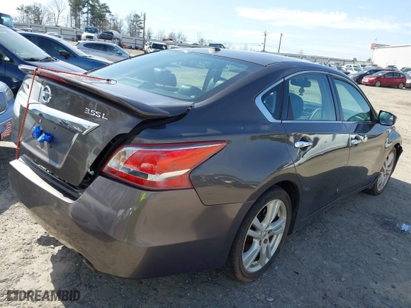 2013 Nissan Altima 3.5 SL with VIN 1N4BL3AP2DN547816, listed as a IAAI auction lot 41757780 with 143,238 mi miles. Bid and sale history available at carsss.com. Image 4.