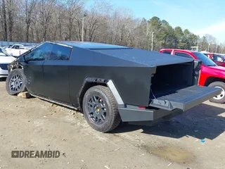 2024 Tesla Cybertruck z VIN 7G2CEHEDXRA022640, wystawiony jako IAAI lot #41423630 z przebiegiem 18 474 mil mil oraz . Historia ofert i sprzedaży dostępna na DreamBid. Obrazek 3.